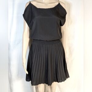 Guess Sz 6 Black Pleated Skirt Dress Gold tone Chain Shoulder Straps Scoop Neck